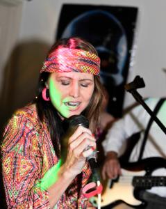 Donna singing, 60's  party...